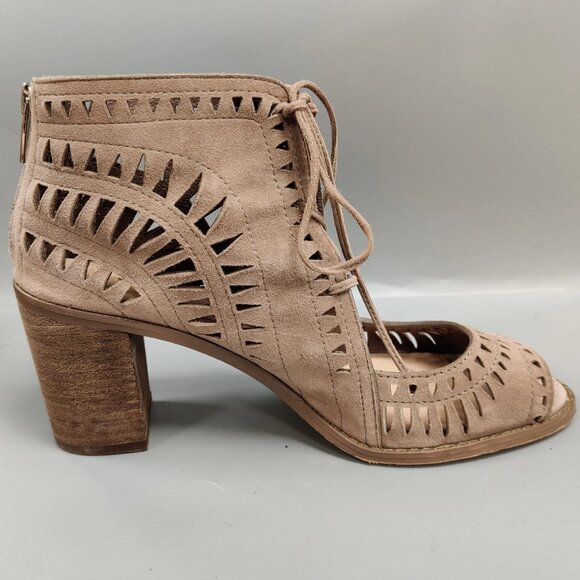 $130 VINCE CAMUTO Tarita Cutout Back Zip Booties Sandals Boho Western Taupe 8.5 - Picture 5 of 11